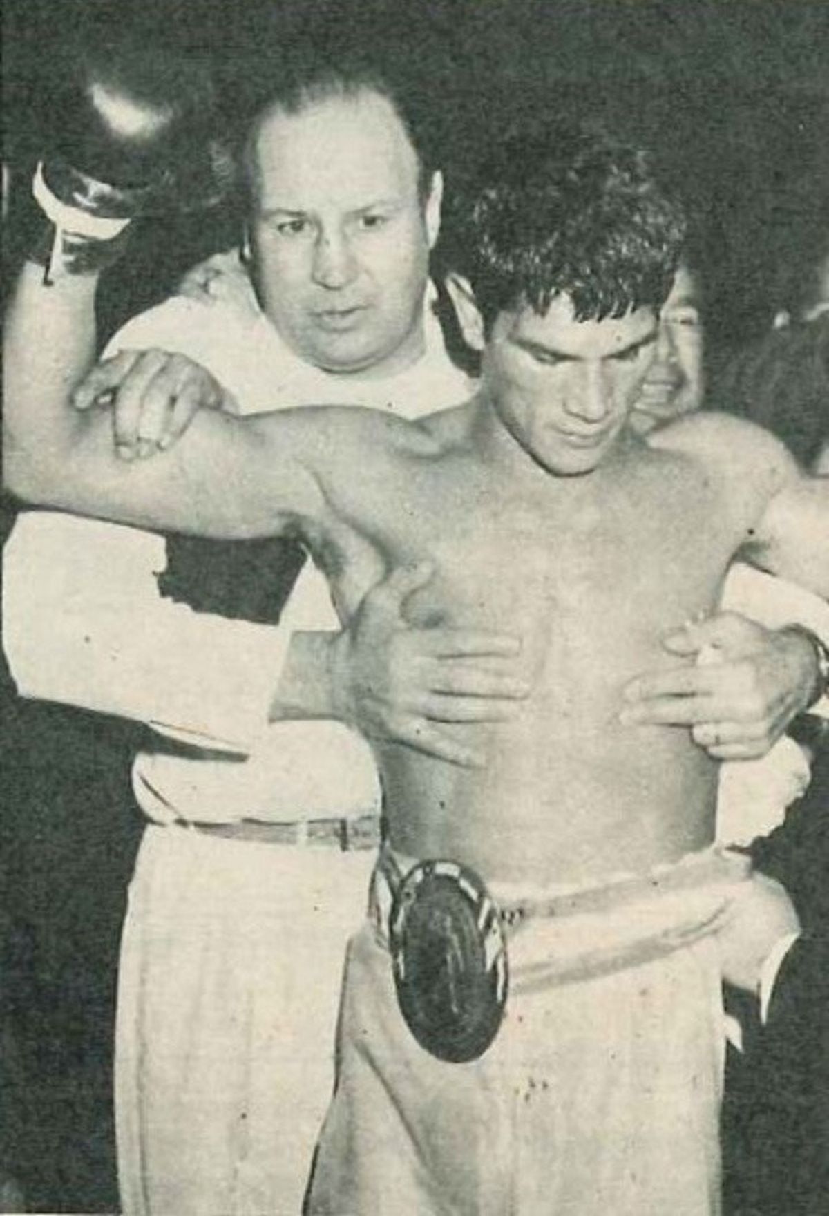 Monzón debutó como amateur el 2 de octubre de 1959 y, como profesional, el 6 de febrero de 1963. Antes de combatir por el título del mundo, ya se había consagrado campeón mediano de la provincia (en 1966), argentino (1966) y sudamericano (1967).