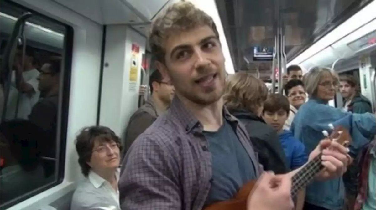 Un joven cantaba su currículum en el subte y terminó consiguiendo trabajo
