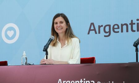 Durante el acto, realizado en el Museo de Casa Rosada, Raverta destacó que “con la Jubilación Anticipada estamos dando respuesta a miles de hombres y mujeres que han trabajado toda su vida, que ya realizaron sus treinta años de aportes y que no le deben nada al Estado”. Durante el acto, realizado en el Museo de Casa Rosada, Raverta destacó que “con la Jubilación Anticipada estamos dando respuesta a miles de hombres y mujeres que han trabajado toda su vida, que ya realizaron sus treinta años de aportes y que no le deben nada al Estado”.