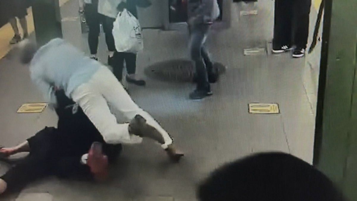 El tenso momento se vivió en el subterráneo de la ciudad estadounidense de Nueva York.&nbsp;