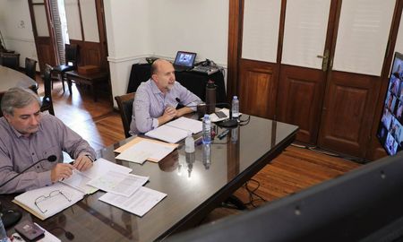 tras el record de casos de covid en santa fe, el gobernador se reune con el comite de emergencia