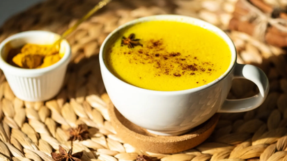 Leche dorada: la bebida ancestral con cúrcuma que alivia las articulaciones y suma beneficios