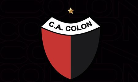 La ciudad amaneció con afiches en alusión a la obtención del campeonato de Colón. La ciudad amaneció con afiches en alusión a la obtención del campeonato de Colón.