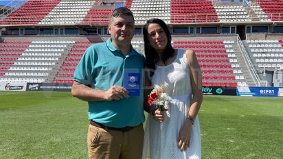 Tres parejas cumplieron el sueño del hincha de Unión y se casaron en el 