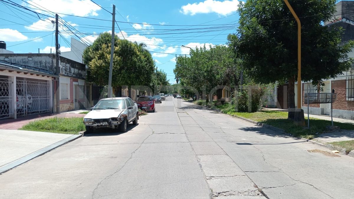 Calle Güemes casi Avenida Galicia, en barrio Guadalupe Oeste. Calle Güemes casi Avenida Galicia, en barrio Guadalupe Oeste.
