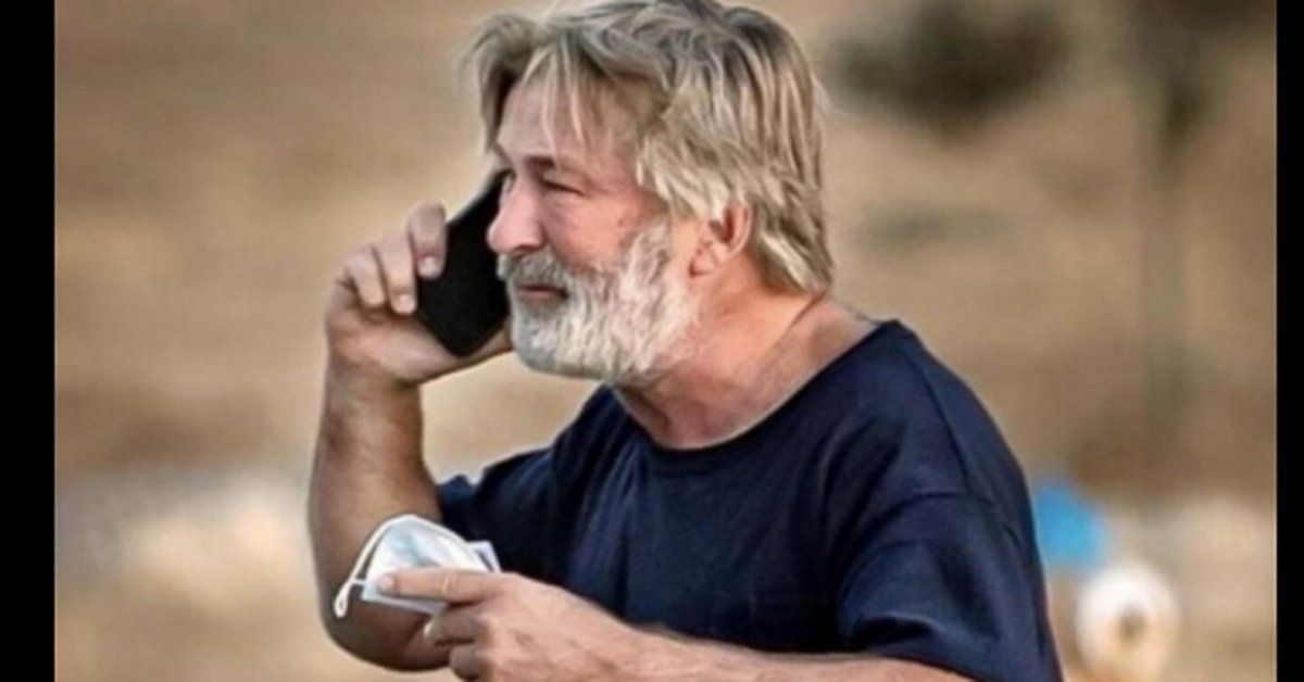 Alec Baldwin intenta terminar el rodaje de Rust luego del disparo mortal en el set.