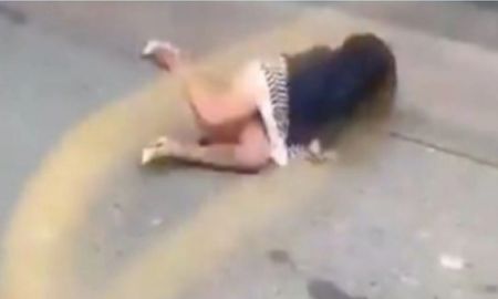 Tiktok: un hombre tiró del colectivo a una pasajera que lo escupió Tiktok: un hombre tiró del colectivo a una pasajera que lo escupió