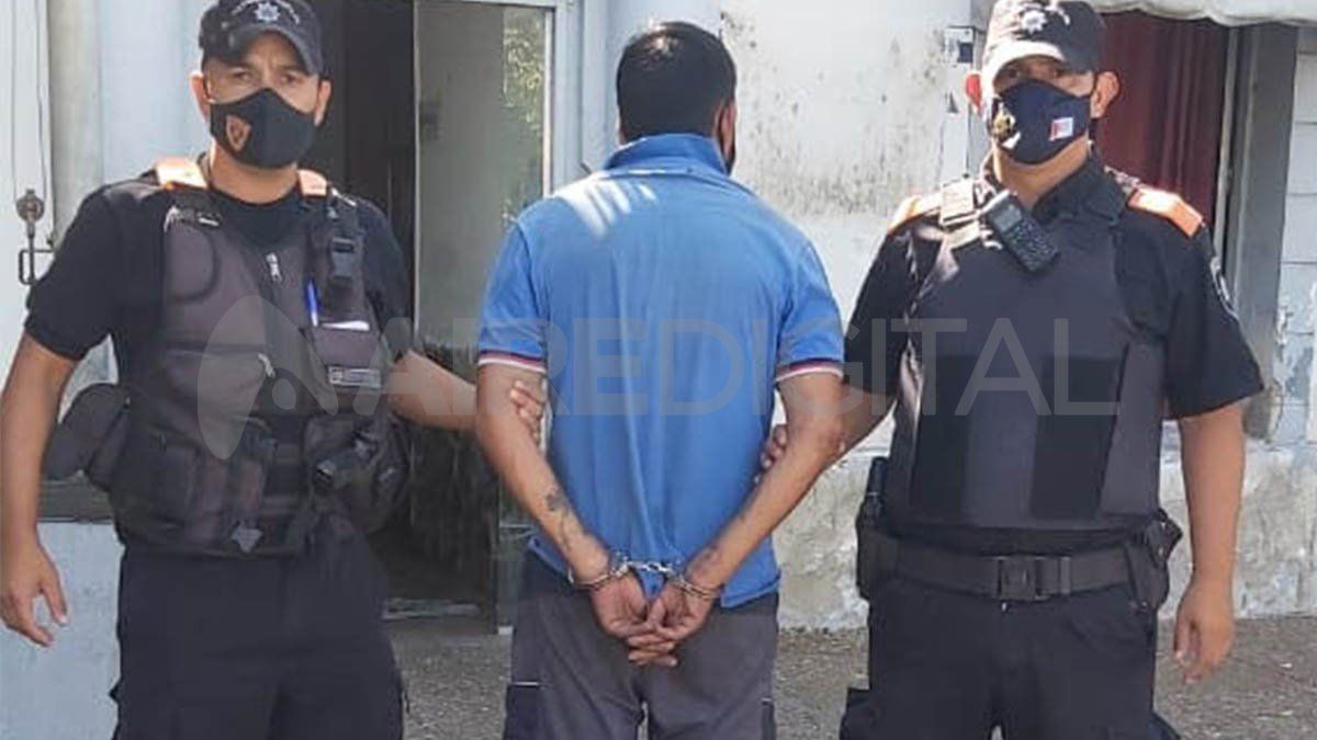 Un hombre de 36 a&ntilde;os, identificado como N.J.R., fue detenido luego de que la Central de Emergencias recibiera un llamado donde se denuncia que un sospechoso hab&iacute;a entrado forzosamente a un domicilio.&nbsp;