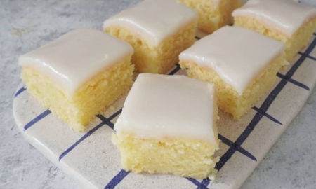 La receta imperdible de cuadraditos de limón sin harina. La receta imperdible de cuadraditos de limón sin harina.
