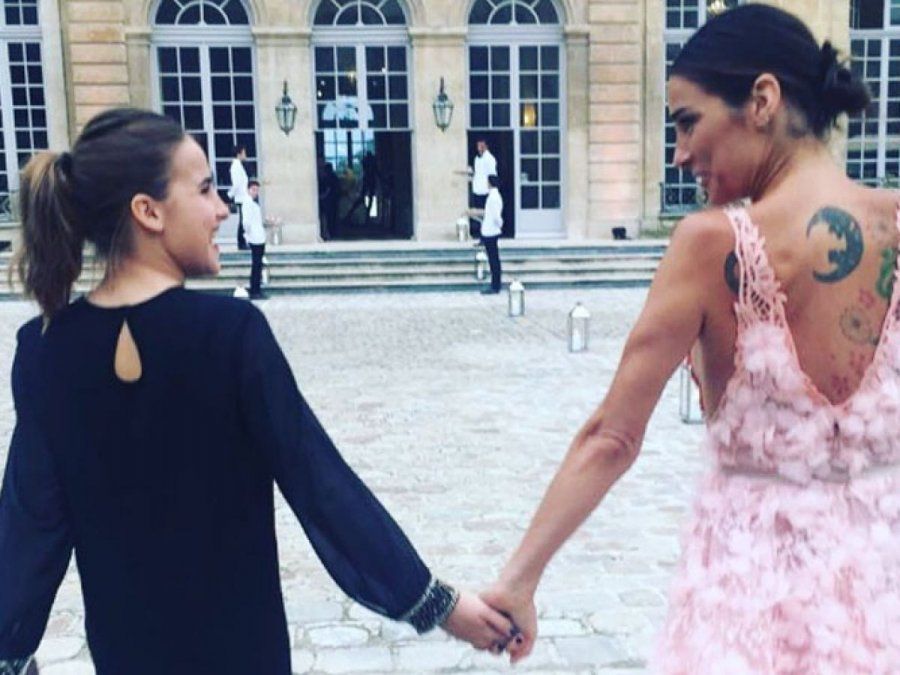 Juana Viale junto a Ámbar en el lujoso casamiento del exmarido de Valentina Barbier. 