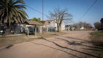 El cuerpo de la víctima quedó tendido en una garita de colectivos en el barrio Iriondo en Santo Tomé