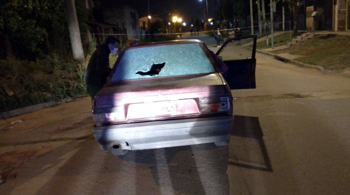 El auto donde encontraron muerto al ladrón. Fuente: Policía Bonaerense.Por:&nbsp;Luciana Soria Vildoza
