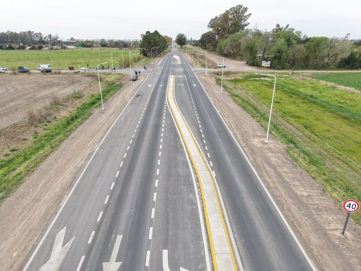 El gobernador Maximiliano Pullaro inauguró la repavimentación y trabajos complementarios en la ruta provincial 90.