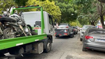 En el marco del plan de reordenamiento de las dependencias policiales, comenzó el operativo para retirar y compactar vehículos en la Seccional 3ª, ubicada en el barrio Candioti de la ciudad de Santa Fe.
