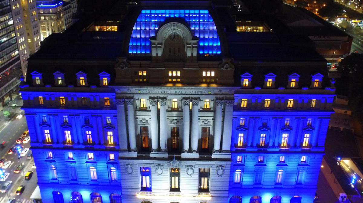 El imponente Centro Cultural Kirchner cobijar&aacute; un espect&aacute;culo de gran nivel en homenaje a Charly Garc&iacute;a.&nbsp;
