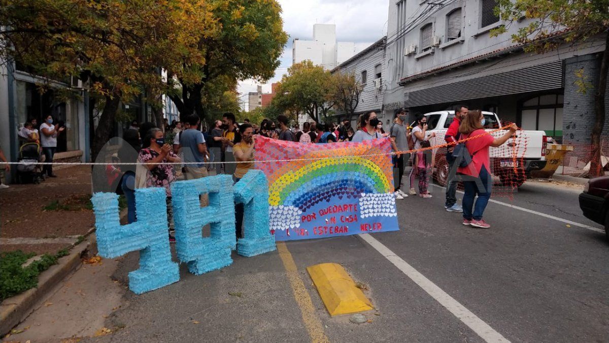 Los padres de los alumnos de la escuela Echeverr&iacute;a se manifestaron en contra del traslado de sus hijos a la instituci&oacute;n del norte de la ciudad.&nbsp;