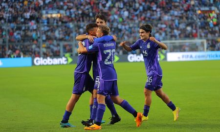 Argentina le ganó 5-0 a Nueva Zelanda, en el Estadio Bicentenario de San Juan. Argentina le ganó 5-0 a Nueva Zelanda, en el Estadio Bicentenario de San Juan.