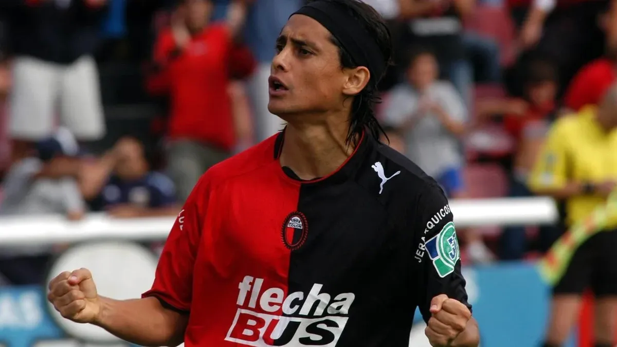 Giovanni Hernández brilló en Colón y dejó un gran recuerdo en Santa Fe. Actualmente dirige en la segunda división de Colombia.