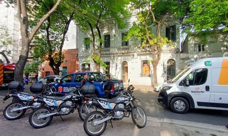 Al lugar arribó personal policial, de emergencias médicas y bomberos. Al lugar arribó personal policial, de emergencias médicas y bomberos.
