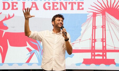 El candidato a Convencional Constituyente por la lista “Más para Santa Fe” abrió el quinto evento de la “Constituyente de la Gente” en la capital provincial. El candidato a Convencional Constituyente por la lista “Más para Santa Fe” abrió el quinto evento de la “Constituyente de la Gente” en la capital provincial.