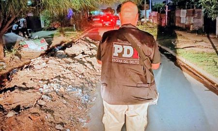 La víctima fue hallada sin vida en Campbell al 1500 bis, en el barrio Empalme y Graneros de Rosario. La víctima fue hallada sin vida en Campbell al 1500 bis, en el barrio Empalme y Graneros de Rosario.