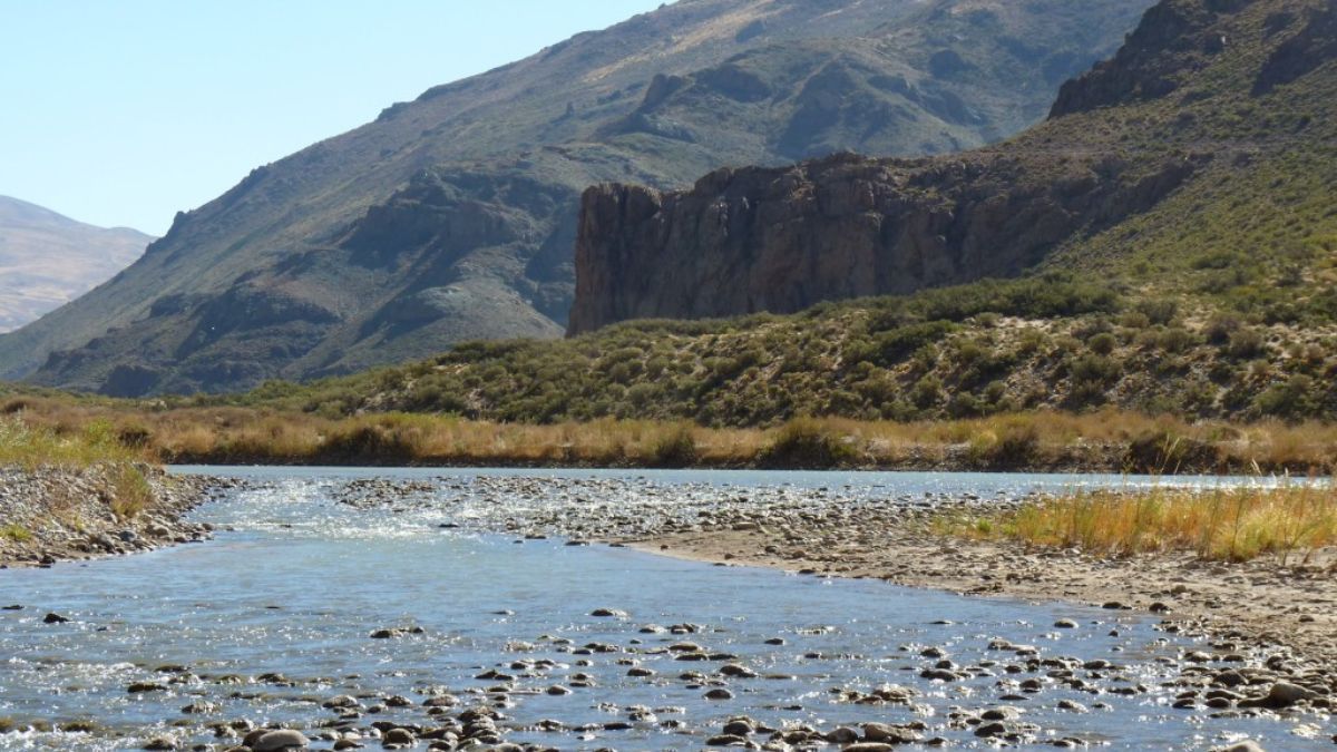 La región de La Payunia, accesible desde Bardas Blancas, concentra más de 800 conos volcánicos, una de las mayores densidades de cráteres del mundo. La región de La Payunia, accesible desde Bardas Blancas, concentra más de 800 conos volcánicos, una de las mayores densidades de cráteres del mundo.