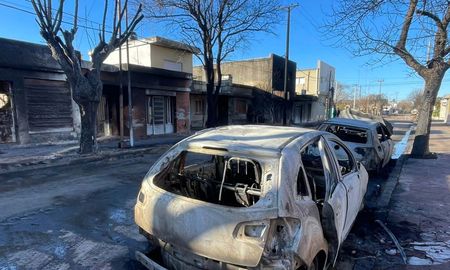 Un devastador incendio sacudió Totoras este jueves y dejó imágenes devastadoras. Un devastador incendio sacudió Totoras este jueves y dejó imágenes devastadoras.