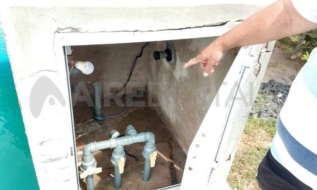 Los ladrones violentaron una casilla y se llevaron dos bombas de agua. Los ladrones violentaron una casilla y se llevaron dos bombas de agua.