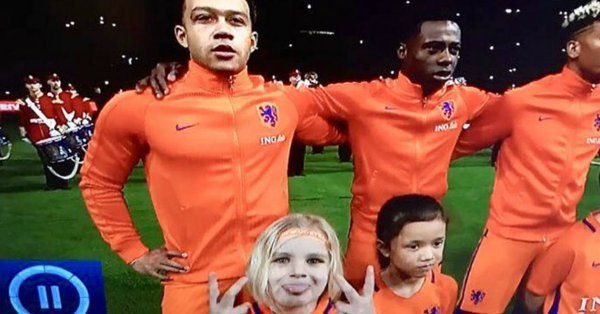 La nena de Holanda que se robó el protagonismo en el amistoso con Inglaterra
