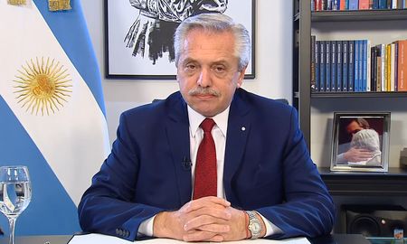 Se acusa a Alberto Fernández de mal desempeño y eventual comisión de delito. Se acusa a Alberto Fernández de mal desempeño y eventual comisión de delito.