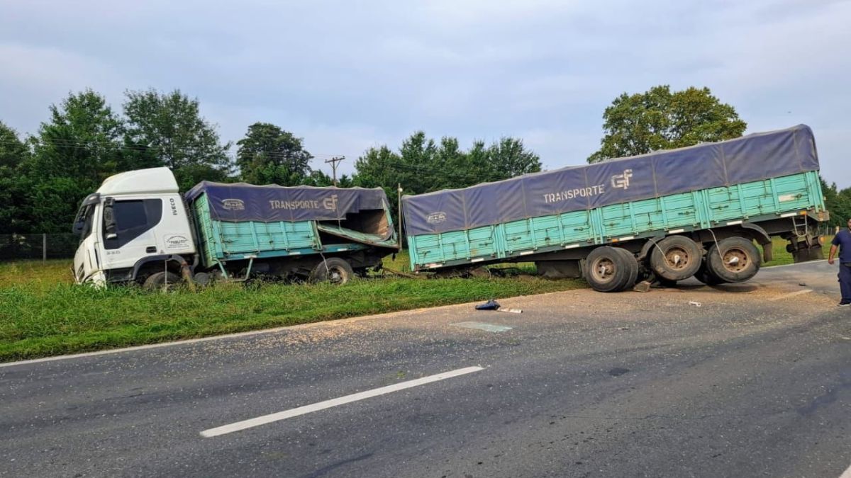 Así quedó el camión que protagonizó el accidente. Así quedó el camión que protagonizó el accidente.