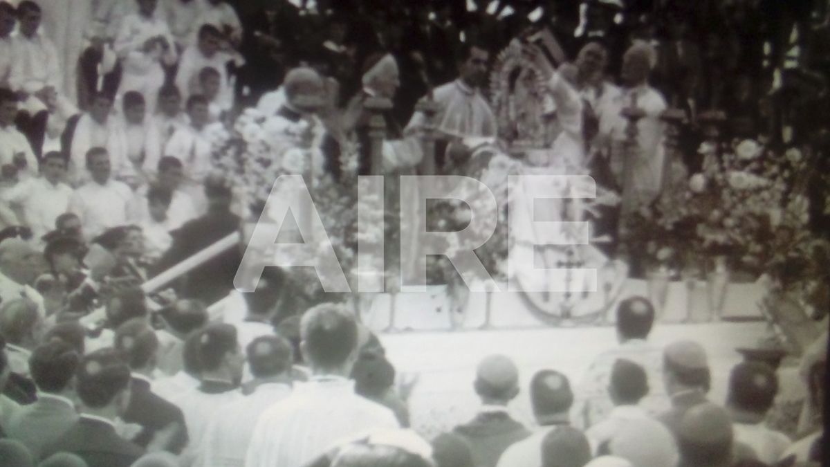 La coronación pontificia implica que el Papa reconoce el carácter milagroso de la imagen de la virgen de Guadalupe.