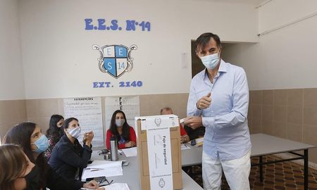 Bullrich viajó más de 280 km para cumplir con el deber cívico en la ciudad de Junín. Bullrich viajó más de 280 km para cumplir con el deber cívico en la ciudad de Junín.