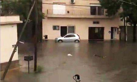 Ordenan la autopsia del cuerpo que apareció flotando en las calles inundadas Ordenan la autopsia del cuerpo que apareció flotando en las calles inundadas