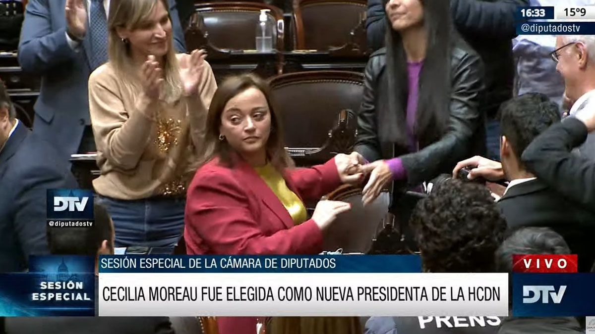 La sesión especial de Diputados fue convocada para aceptar la renuncia de Massa, tanto a la presidencia de la Cámara como de su banca, y para elegir su reemplazo.