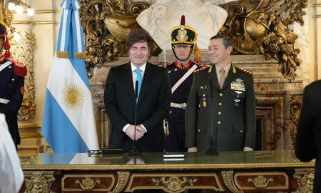 El presidente Javier Milei y el flamante ministro de Defensa, Carlos Presti. El presidente Javier Milei y el flamante ministro de Defensa, Carlos Presti.