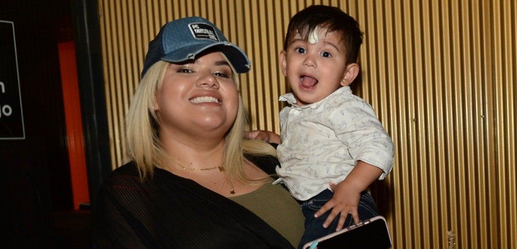 Morena Rial junto a su pequeño en brazos. (Foto: Pronto.com.ar).