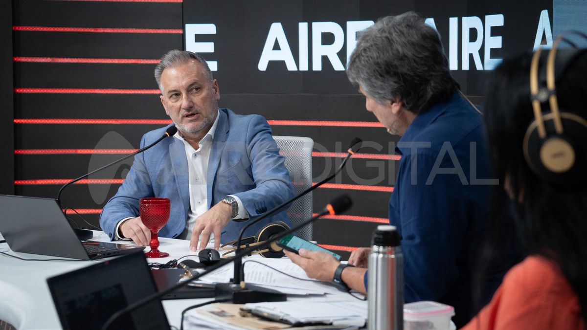"Yo intenté que fuesen fórmulas de mayor consenso. No se dio. Pero las PASO van a marcar y van a ordenar", dijo Lewandowski en AIRE. "Yo intenté que fuesen fórmulas de mayor consenso. No se dio. Pero las PASO van a marcar y van a ordenar", dijo Lewandowski en AIRE.