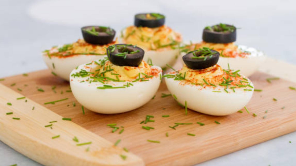 Los huevos rellenos son uno de los platos más ricos para disfrutar en Navidad. Los huevos rellenos son uno de los platos más ricos para disfrutar en Navidad.