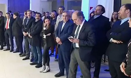 Esto sí que no estaba previsto para mí, dijo Eduardo Hecker al subir al escenario. Esto sí que no estaba previsto para mí, dijo Eduardo Hecker al subir al escenario.