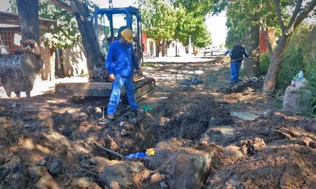 La provincia trabaja en una nueva red de agua potable en Villa Hipódromo y en Centenario. La provincia trabaja en una nueva red de agua potable en Villa Hipódromo y en Centenario.