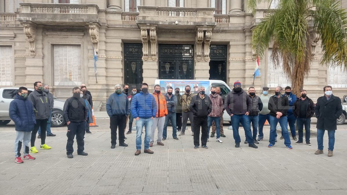 Trabajadores de sectores afines a la pesca deportiva volvieron a exigir que se habilite la actividad.