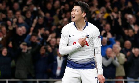Son Heung-Min con la camiseta del Tottenham Hostpur. Son Heung-Min con la camiseta del Tottenham Hostpur.