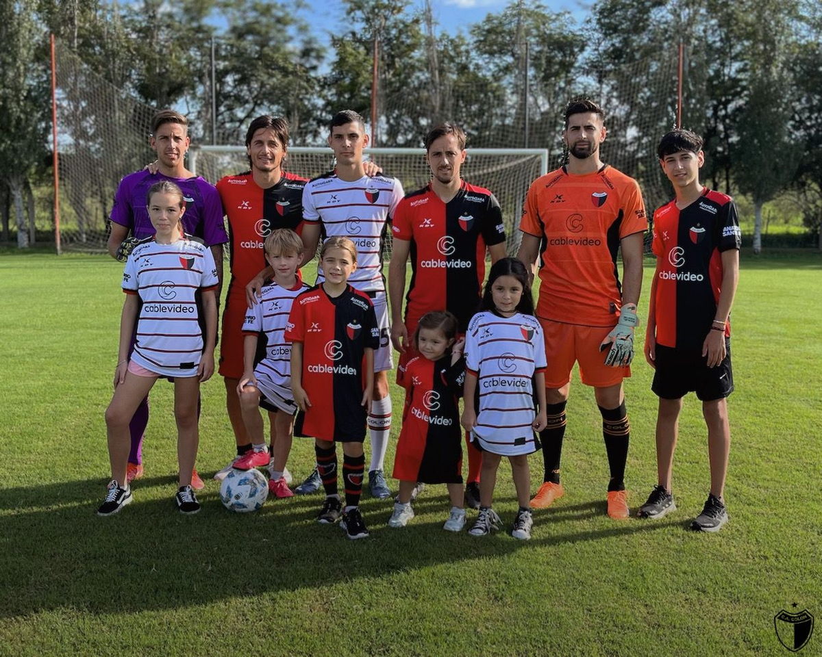 Las nuevas camisetas de Colón para la temporada 2024. Las nuevas camisetas de Colón para la temporada 2024.