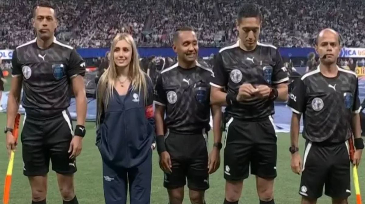 Morena Beltrán se robó todas las miradas en el debut de la Selección.