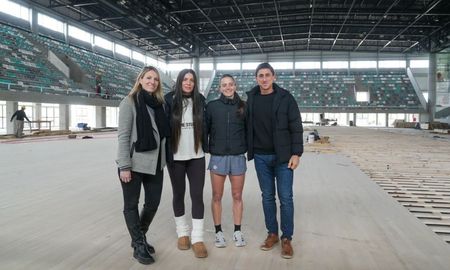 Agustina Albertario, exjugadora del seleccionado nacional de hockey, y Stefanía Antoniazzi, santafesina e integrante del combinado femenino, recorrieron las obras en la capital provincial. Agustina Albertario, exjugadora del seleccionado nacional de hockey, y Stefanía Antoniazzi, santafesina e integrante del combinado femenino, recorrieron las obras en la capital provincial.