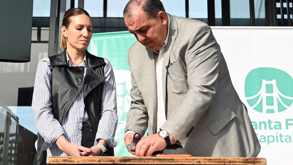 El intendente Juan Pablo Poletti encabezó la apertura de sobres para adquirir la infraestructura tecnológica necesaria y poner en marcha un sistema de reconocimiento de patentes. El intendente Juan Pablo Poletti encabezó la apertura de sobres para adquirir la infraestructura tecnológica necesaria y poner en marcha un sistema de reconocimiento de patentes.