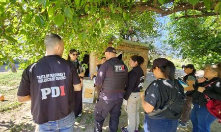Agentes de la PDI en el operativo policial en Arroyo Leyes. Agentes de la PDI en el operativo policial en Arroyo Leyes.