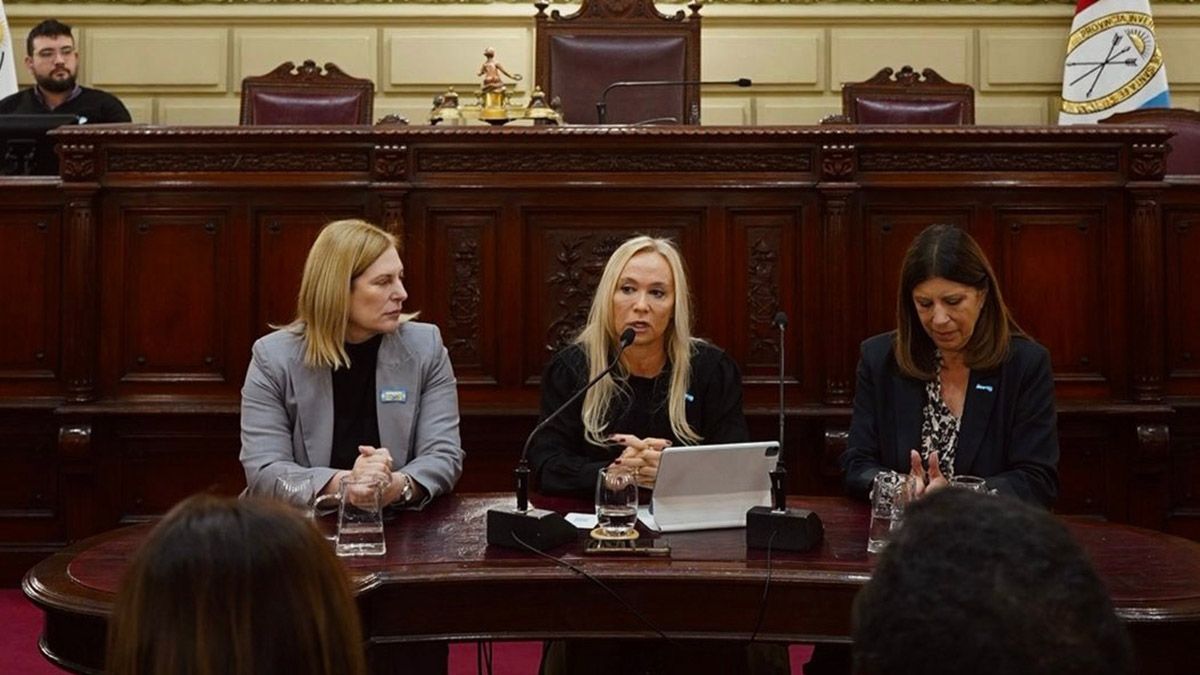 La fiscal general, María Cecilia Vranicich, junto a Gisela Scaglia y Clara García, en la última presentación del Informa de Gestión de MPA. La fiscal general, María Cecilia Vranicich, junto a Gisela Scaglia y Clara García, en la última presentación del Informa de Gestión de MPA.