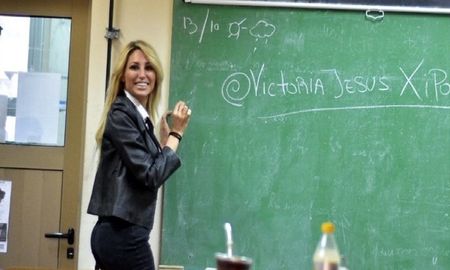 Vicky Xipolitakis se recibió en la UBA: Estoy muy contenta Vicky Xipolitakis se recibió en la UBA: Estoy muy contenta